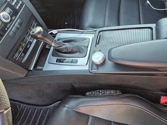 Mercedes-Benz E220 11 of 13