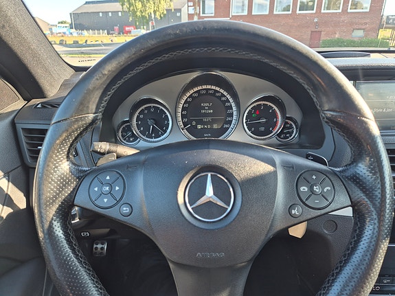 Mercedes-Benz E220 12 of 13