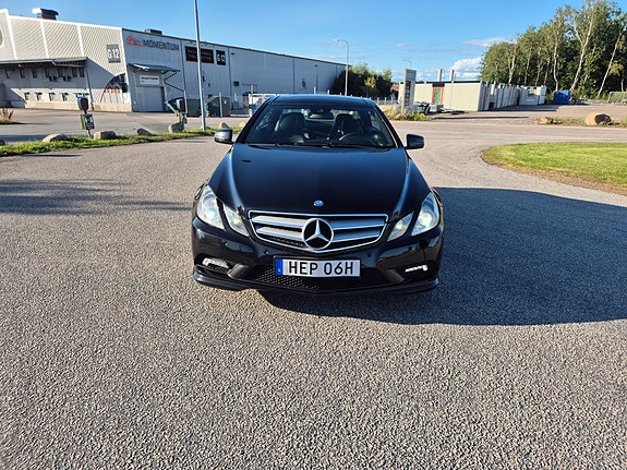 Mercedes-Benz E220 6 of 13