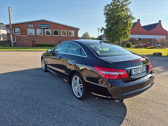 Mercedes-Benz E220 3 of 13