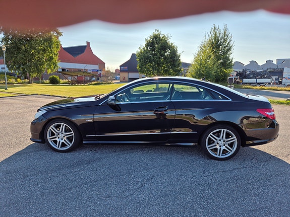 Mercedes-Benz E220 4 of 13