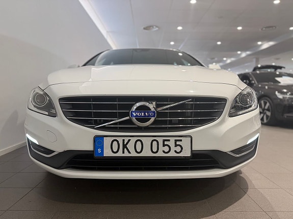 Volvo V60 2 of 11