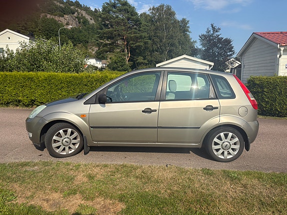 Ford Fiesta 2 of 15
