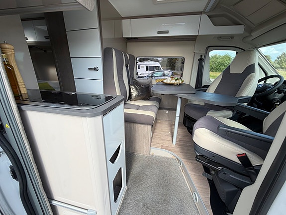 CHALLENGER *5.99m*9-växlad automat*Dieselvärmare*Dubbla solceller*Lithiumba 5 of 23