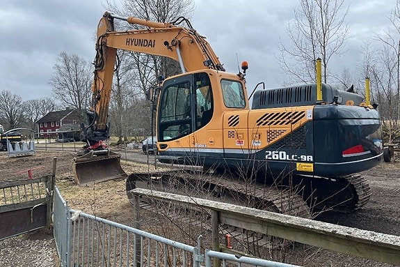 Hyundai Robex 260 LC-9 A 2 of 24