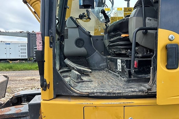 Komatsu PC 138 US-11 6 of 24