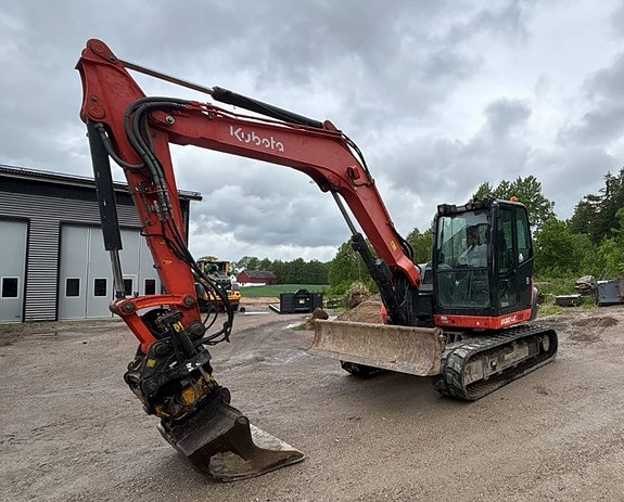 Kubota KX 080 2 of 24
