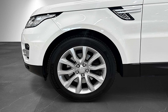 Land Rover Range Rover Sport 2 of 26