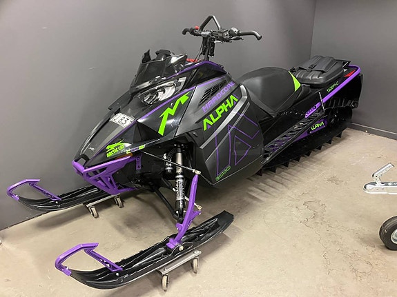 Arctic-cat Alpha M8000