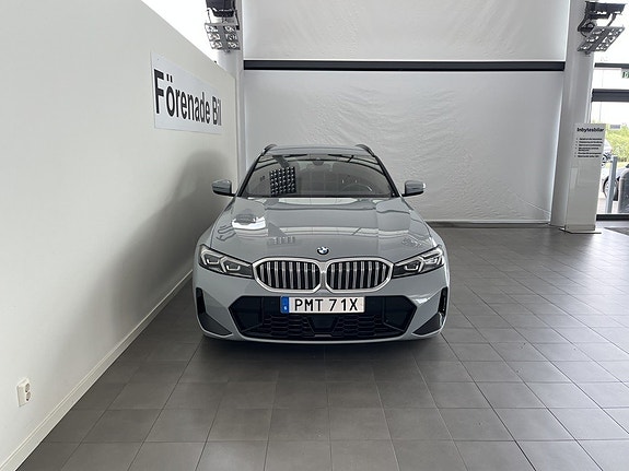 BMW 320 2 of 14