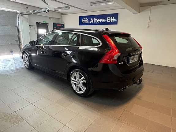 Volvo V60 2 of 14
