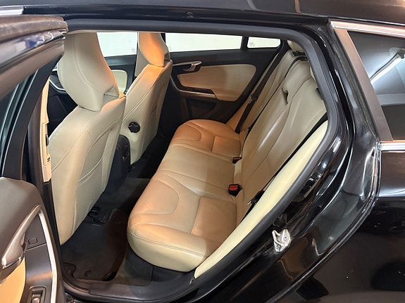 Volvo V60 14 of 14