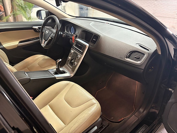 Volvo V60 12 of 14