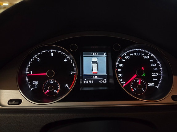 Volkswagen Passat Alltrack 10 of 14