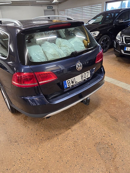 Volkswagen Passat Alltrack 4 of 14
