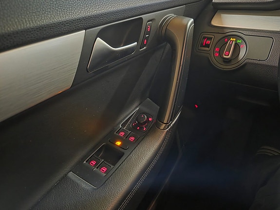 Volkswagen Passat Alltrack 14 of 14