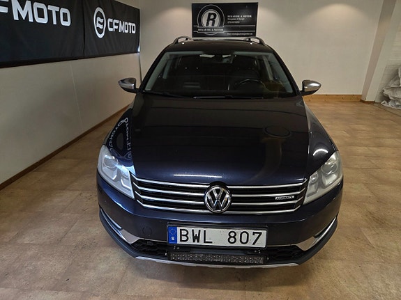 Volkswagen Passat Alltrack 2 of 14