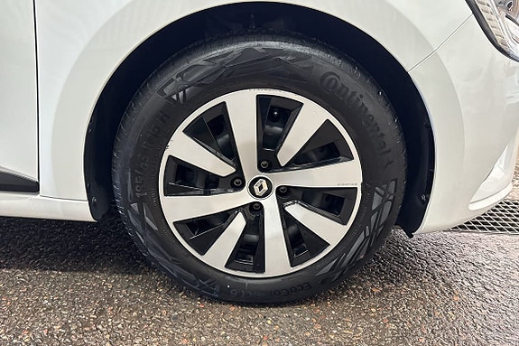 Renault Clio 12 of 17