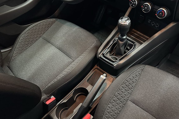 Renault Clio 16 of 17