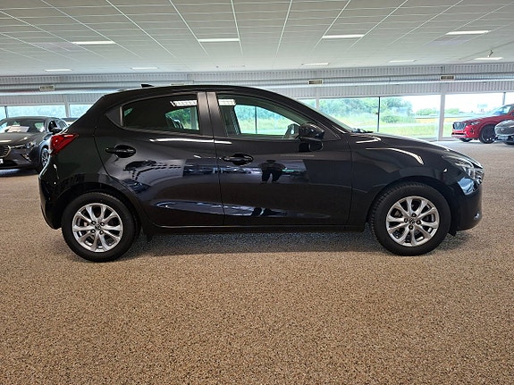 Mazda 2 4 of 9