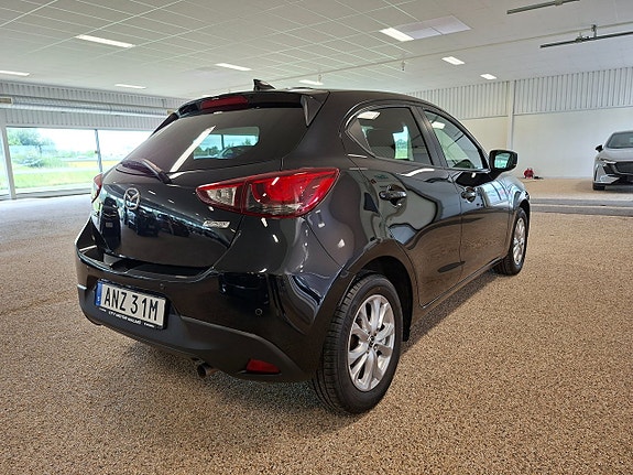 Mazda 2 5 of 9