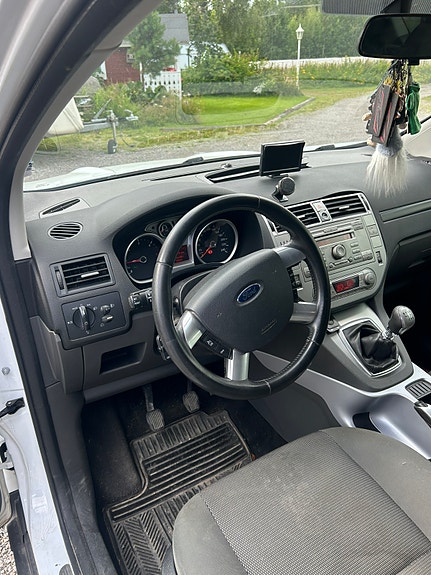 Ford Kuga 5 of 5