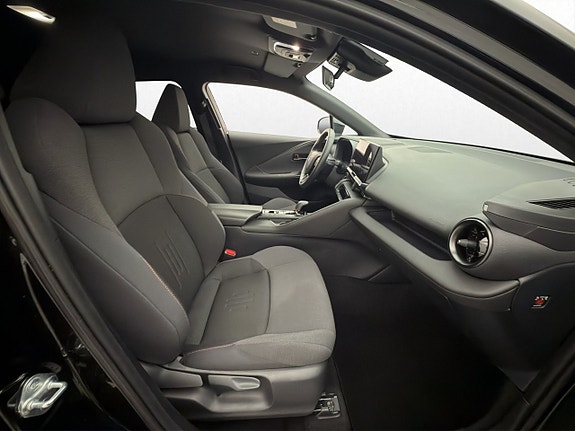 Toyota C-HR 15 of 30
