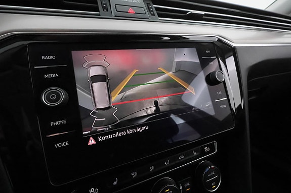 Volkswagen Passat Alltrack 23 of 27