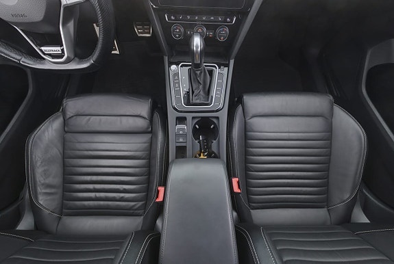 Volkswagen Passat Alltrack 18 of 27