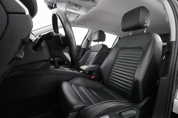 Volkswagen Passat Alltrack 12 of 27