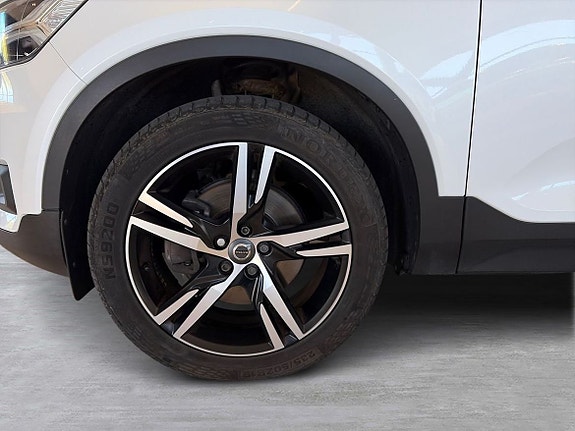 Volvo XC40 8 of 17