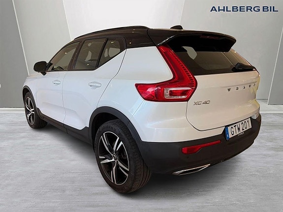 Volvo XC40 3 of 17
