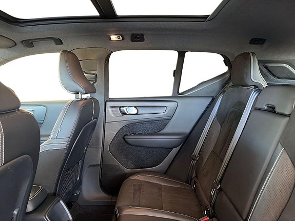 Volvo XC40 12 of 17