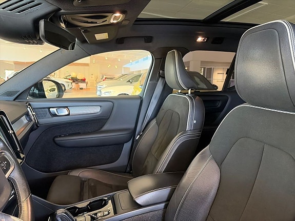 Volvo XC40 10 of 17