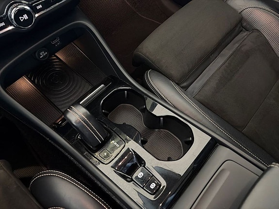 Volvo XC40 16 of 17
