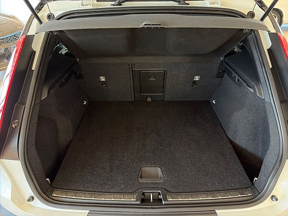 Volvo XC40 17 of 17