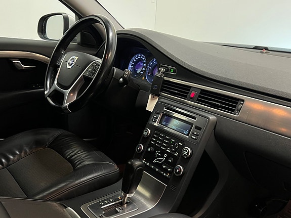 Volvo V70 18 of 28