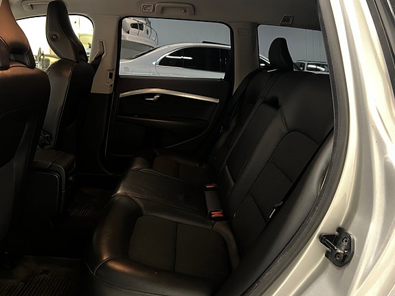 Volvo V70 15 of 28