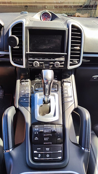 Porsche Cayenne 6 of 10