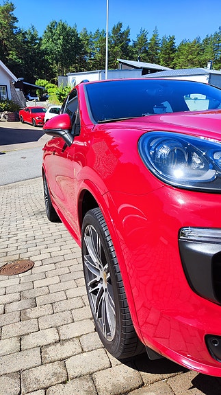 Porsche Cayenne 3 of 10
