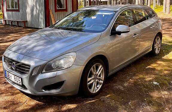 Volvo V60 2 of 7