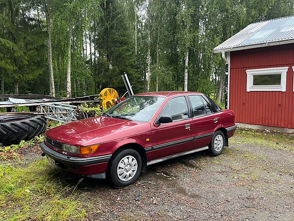 Mitsubishi Lancer 2 of 8