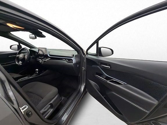 Toyota C-HR 10 of 30