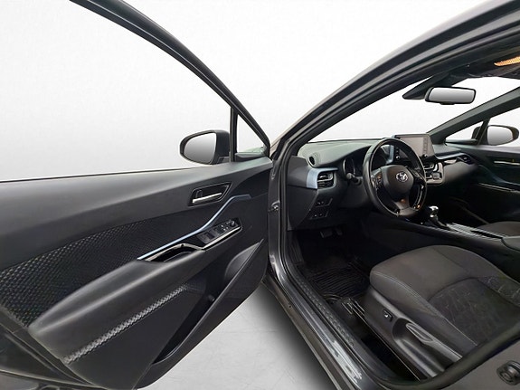 Toyota C-HR 14 of 30