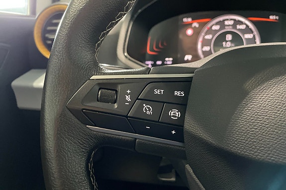 Seat Arona 16 of 23