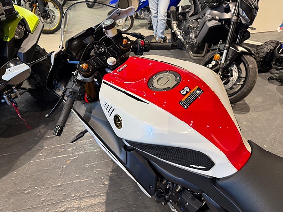 Yamaha R7 World GP 60th Anniversary Edi.  65mil 5 of 10