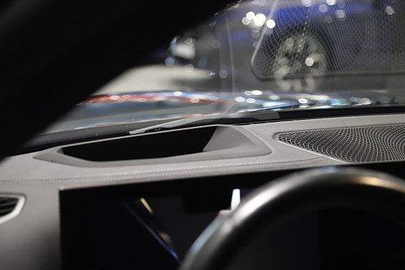 BMW i4 3 of 9
