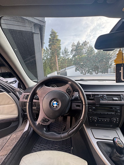 BMW 320d 15 of 15