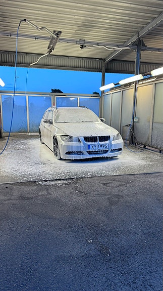 BMW 320d 6 of 15