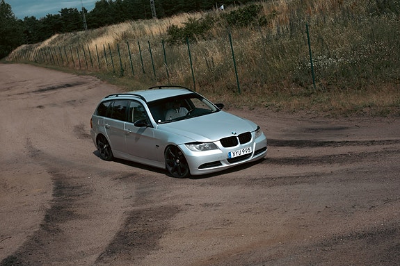 BMW 320d 3 of 15
